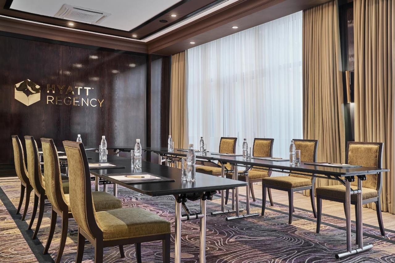 Отель Hyatt Regency Бишкек Экстерьер фото