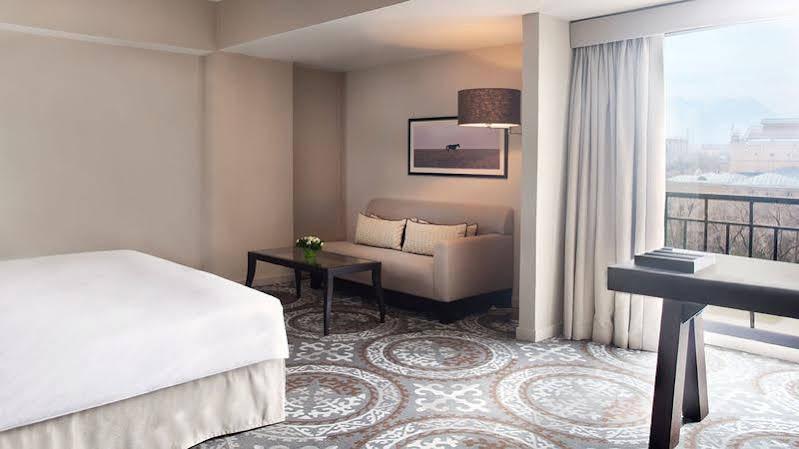 Отель Hyatt Regency Бишкек Экстерьер фото