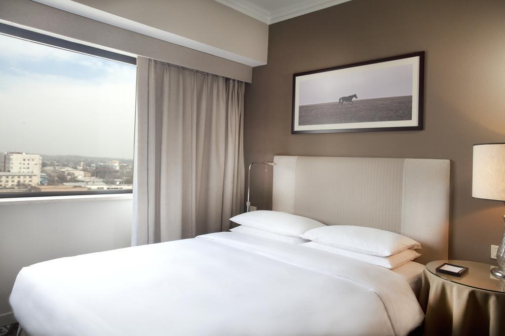 Отель Hyatt Regency Бишкек Экстерьер фото