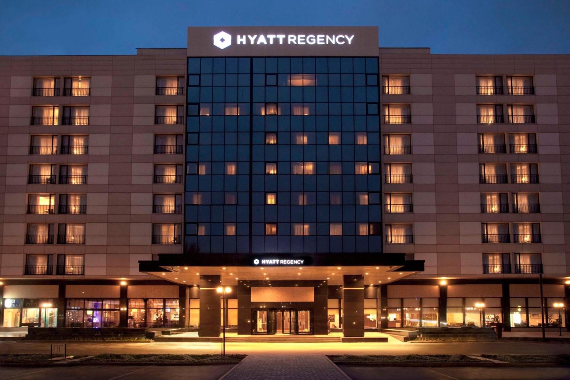 Отель Hyatt Regency Бишкек Экстерьер фото