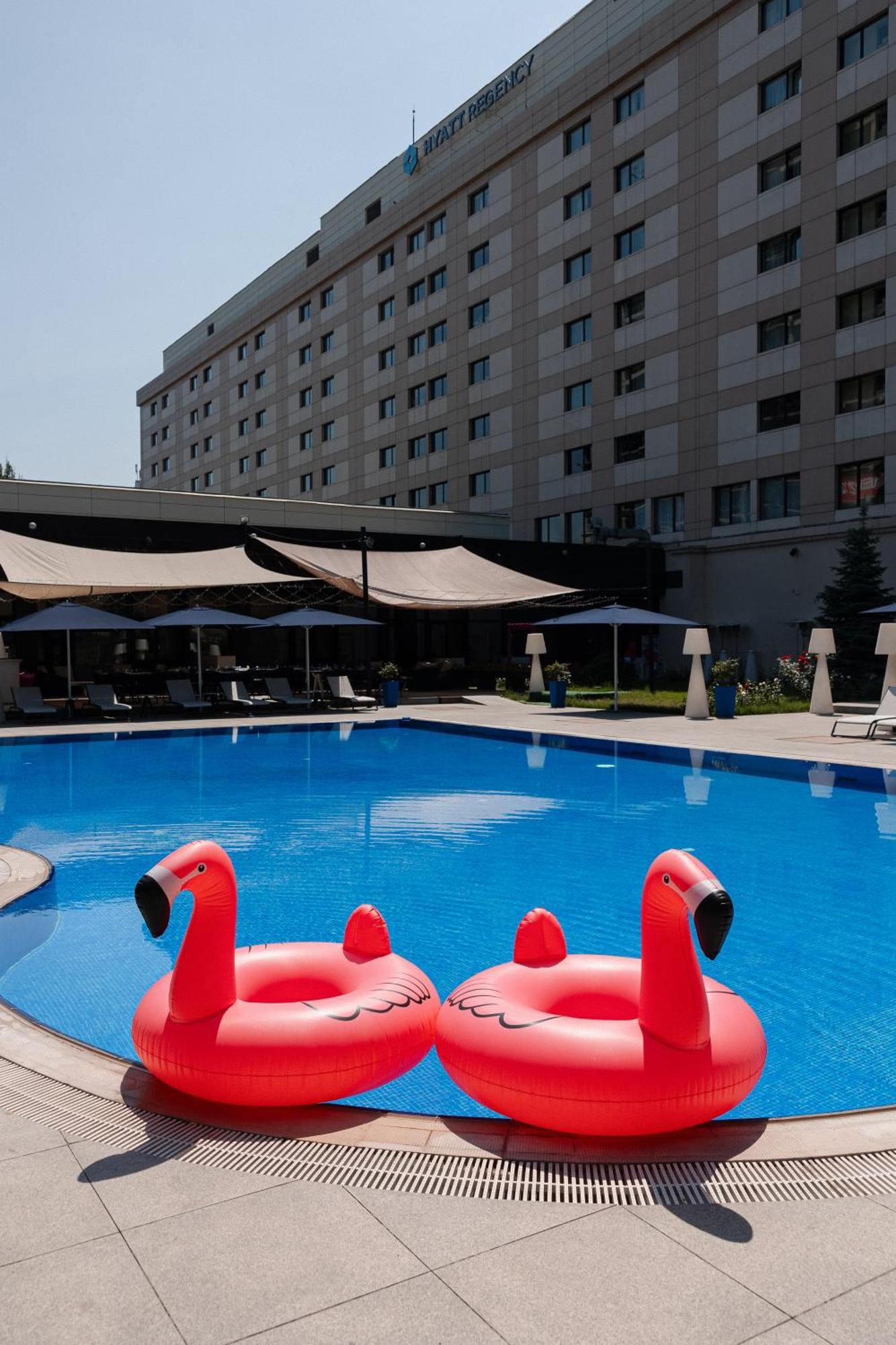 Отель Hyatt Regency Бишкек Экстерьер фото